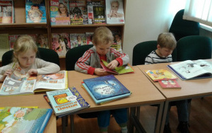 23 kwietnia Światowy Dzień Książki i Praw Autorskich - zajęcia biblioteczne 4 - latków