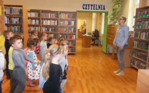 Dzień Tańca Towarzyskiego - zajęcia biblioteczne 5 - 6 latków