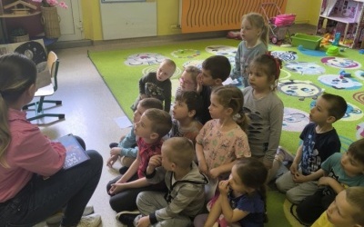 Przedszkolaki na dywanie (3)
