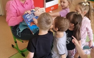Przedszkolaki na dywanie (2)