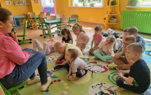 Przedszkolaki na dywanie (3)