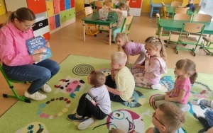 Przedszkolaki na dywanie (7)