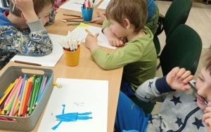 Dzieci w bibliotece (1)