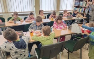 Dzieci w bibliotece (6)