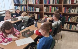 Dzieci w bibliotece (7)