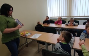 Dzieci w bibliotece (8)