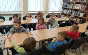 Dzieci w bibliotece (9)