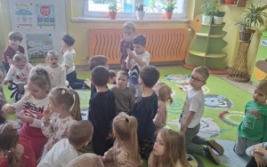 Dzieci na zajęciach (4)