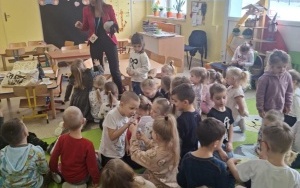 Dzieci na zajęciach (6)