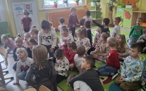 Dzieci na zajęciach (7)