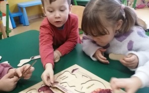 Dzieci na zajęciach (9)