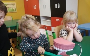 Dzieci na zajęciach (13)