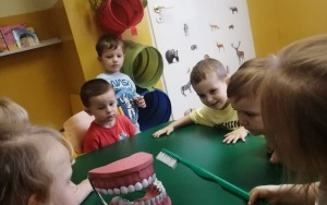 Dzieci na zajęciach (14)