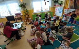 Dzieci na zajęciach (16)