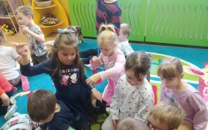 Dzieci na zajęciach (17)