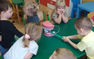 Dzieci na zajęciach (18)