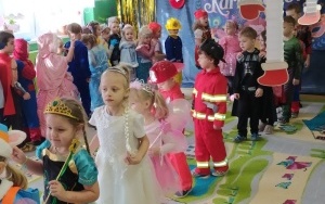 Tańczące przedszkolaki (12)