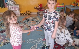 Przedszkolaki świętują (4)