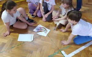 Dzieci idące do szkoły (10)