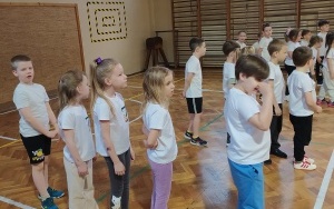 Dzieci idące do szkoły (13)