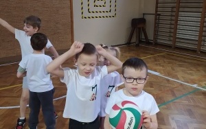 Dzieci idące do szkoły (16)