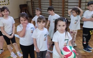 Dzieci idące do szkoły (17)