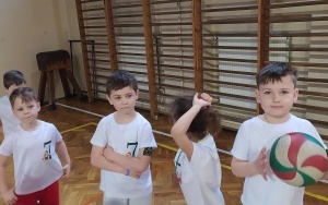 Dzieci idące do szkoły (18)