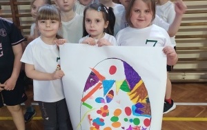 Dzieci idące do szkoły (3)