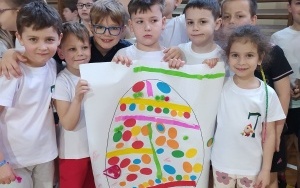 Dzieci idące do szkoły (4)