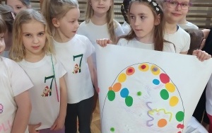 Dzieci idące do szkoły (5)