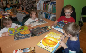 Międzynarodowy Dzień Lotnictwa i Kosmonautyki - zajęcia biblioteczne