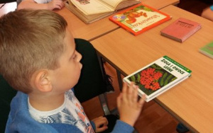 "Jesienne pejzaże" - zajęcia biblioteczne 4 latków