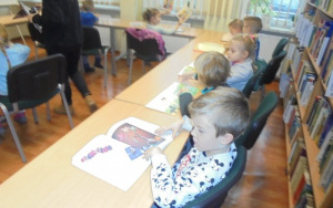 "Łamigłówki dziadka Tadka i bukiecik babci Mieci" - zajęcia biblioteczne 5 latków