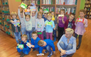 "Łamigłówki dziadka Tadka i bukiecik babci Mieci" - zajęcia biblioteczne 5 latków