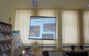 "Karnawał w bibliotece - robimy maski"- zajęcia biblioteczne grupy 6 i 4 latków