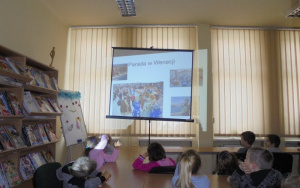 "Karnawał w bibliotece - robimy maski"- zajęcia biblioteczne grupy 6 i 4 latków