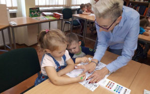 "Trzy świnki" - zajęcia biblioteczne 4 latków