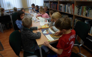 Dzień Guzika - zajęcia biblioteczne w grupie 6 latków