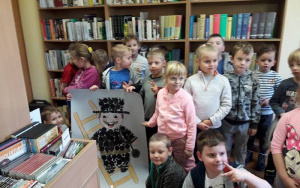 Dzień Guzika - zajęcia biblioteczne w grupie 6 latków