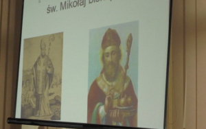 "Mikołaje świata - rozmowa o tradycjach świątecznych" - zajęcia biblioteczne 6 latków