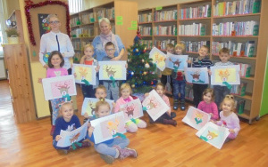 "Mikołaje świata - rozmowa o tradycjach świątecznych" - zajęcia biblioteczne 6 latków