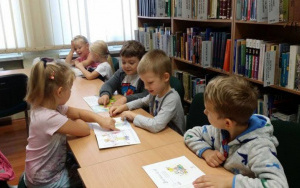 "Zęby małe i duże w naturze" - zajęcia biblioteczne 6 latków