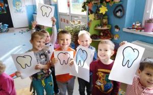 Jak 4 latki dbają o zęby (15)
