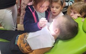 Wizyta 5 latków w gabinecie stomatologicznym (11)