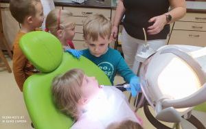 Wizyta 5 latków w gabinecie stomatologicznym (13)