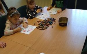 "Dzień Postaci z Bajek" - zajęcia biblioteczne w grupie 5 latków (4)