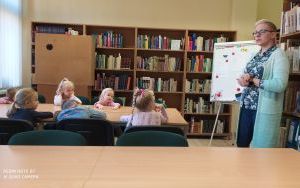 "Dzień Postaci z Bajek" - zajęcia biblioteczne w grupie 5 latków (6)