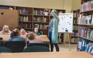 "Dzień Postaci z Bajek" - zajęcia biblioteczne w grupie 5 latków (12)