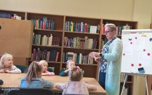 "Dzień Postaci z Bajek" - zajęcia biblioteczne w grupie 5 latków (13)