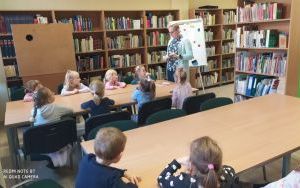 "Dzień Postaci z Bajek" - zajęcia biblioteczne w grupie 5 latków (14)